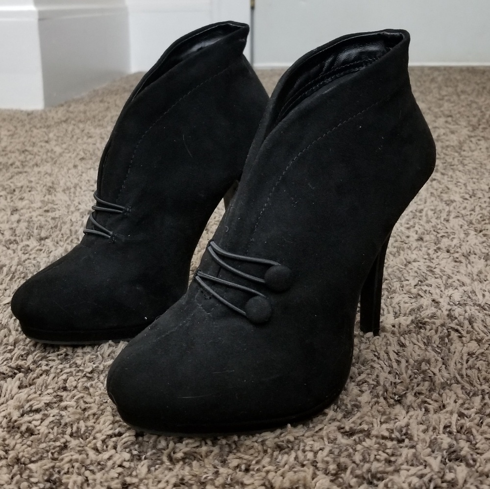 Apt. 9 black high heel ankle boot